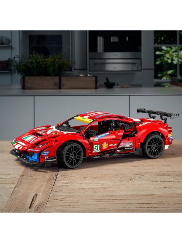 LEGO® Technic Ferrari 488 GTE “AF Corse #51” (42125) - Görsel 3