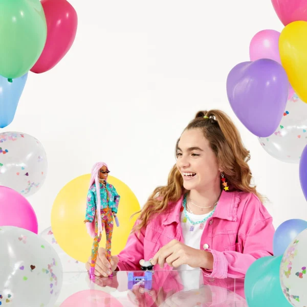 Barbie Extra Pembe Örgü Saçlı Bebek GXF09 - Görsel 5