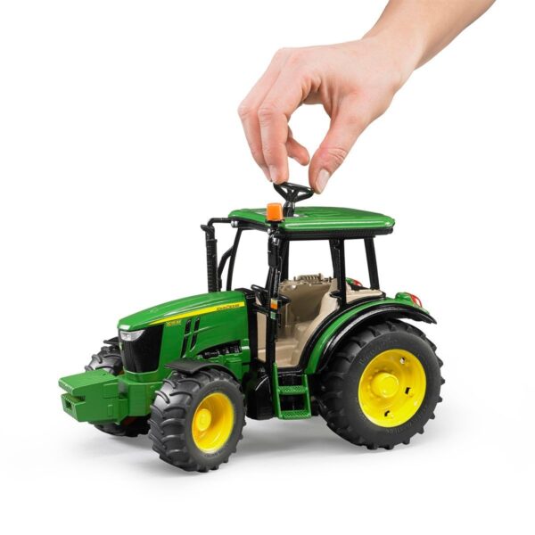 Bruder John Deere 5115M Traktör BR02106 - Görsel 3