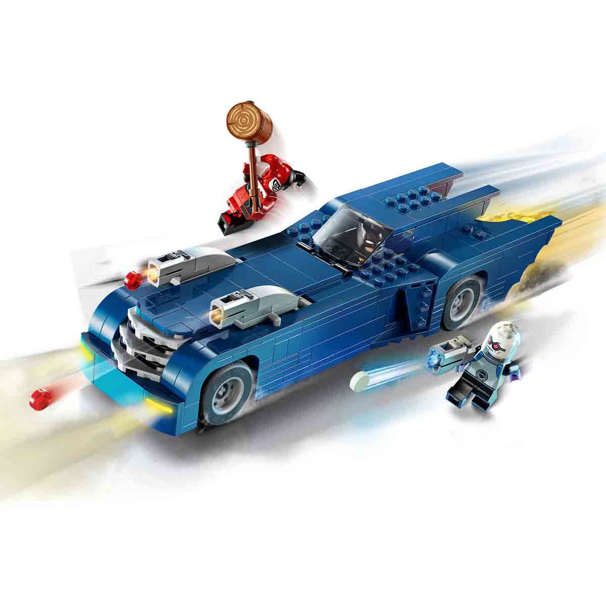 LEGO® Batman™: The Animated Series™ Batmobile™ – Batman™, Harley Quinn™ ve Mr. Freeze™’e Karşı 76274 - Görsel 3