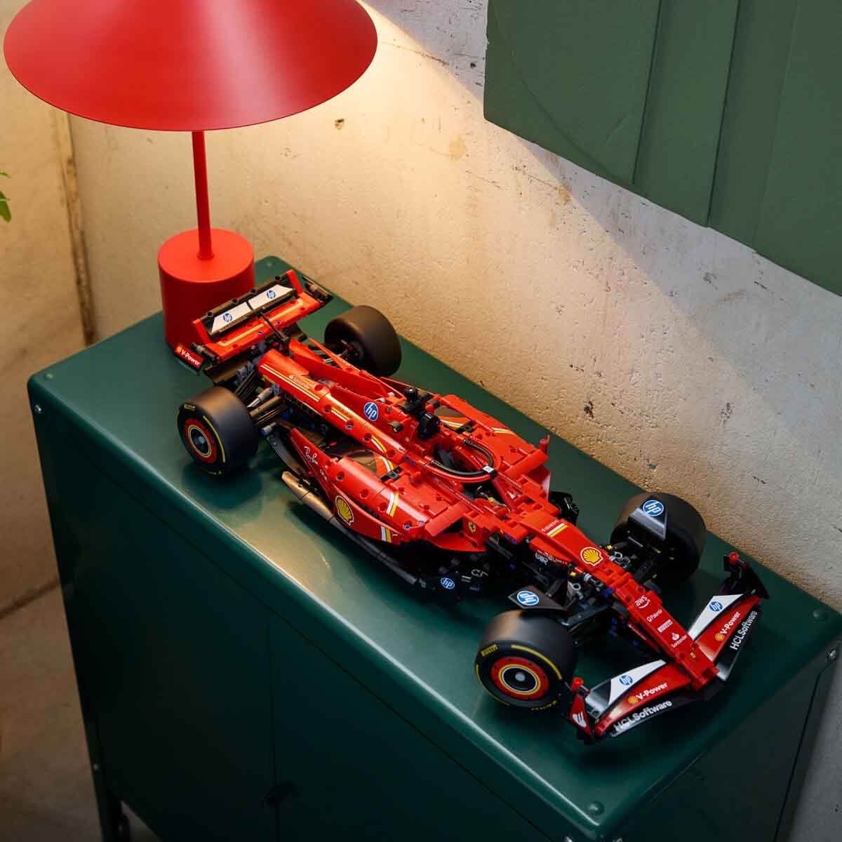 LEGO® Technic Ferrari SF-24 F1 Araba Modeli 42207 - Görsel 6